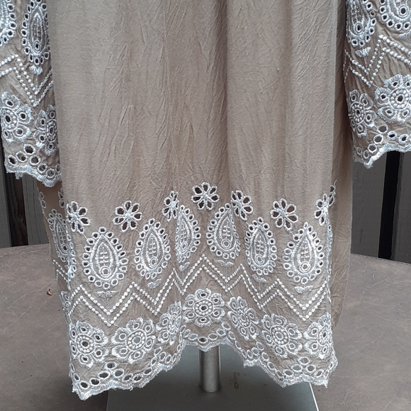 SALE! Flowing Boho Embroidered Tunic - Picture 11 of 13